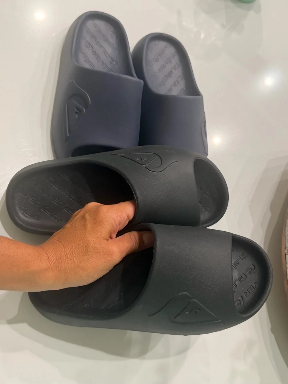 2 Pairs Boys Quicksilver Slides Navy And Black New Never Worn Blue (4) Black (5)